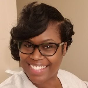 Meet your Posher, Latisha